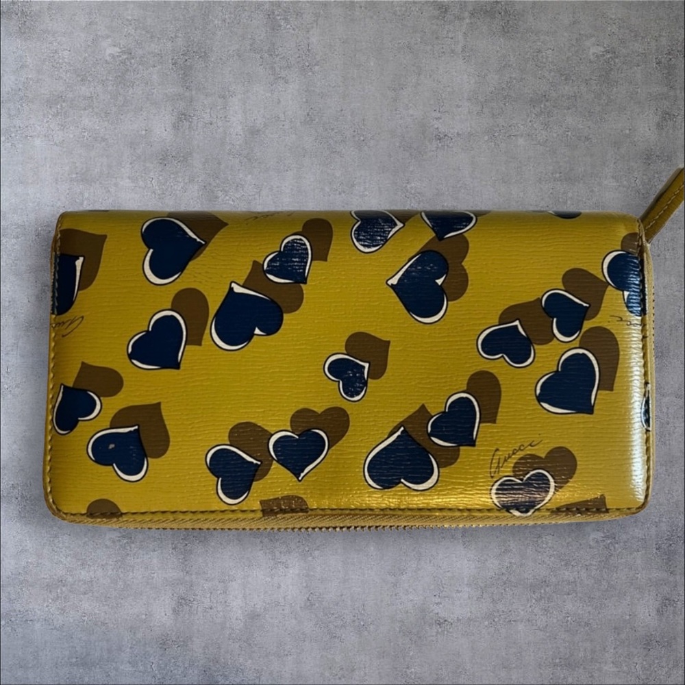 Gucci Shanghai Heartbeat Leather Zippy Continental Wallet